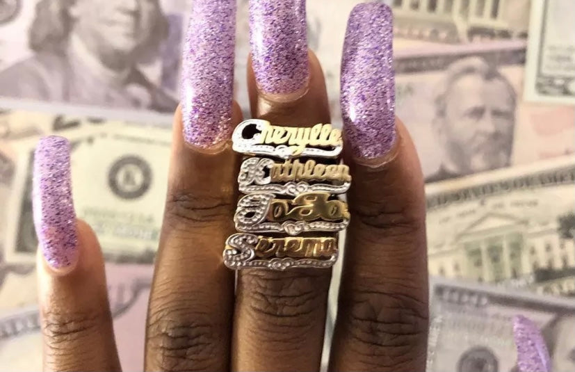Bold name finger ring
